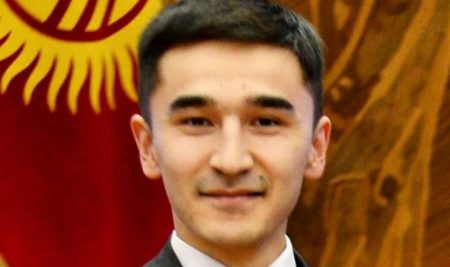 Выпускник МУКР Мавлянов Хожиакбар стал депутатом Узгенского городского кенеша